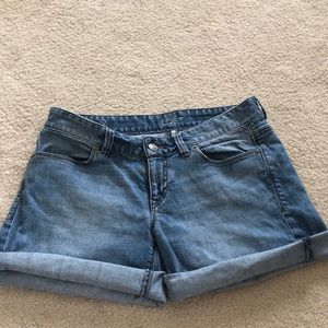 LOFT, mid-rise light jean shorts.